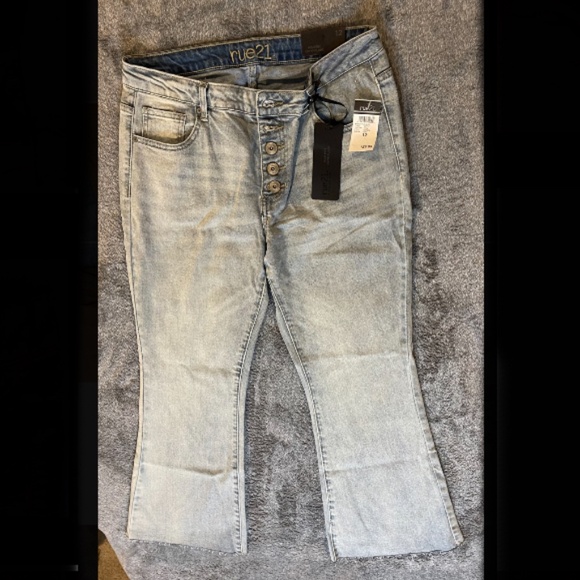 NWT ~ Premium 5 Button High Rise Light Blue Crop Fringe Hem Jeans ~ Rue21 - Picture 2 of 4